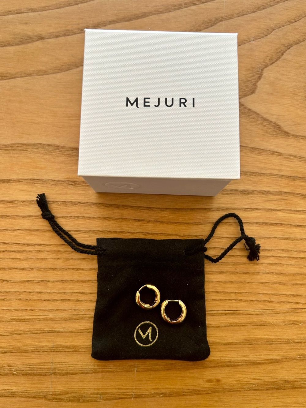 Mejuri Chunky Medium Hoop Earrings - Gold - Picture 7 of 9
